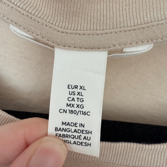 Basic T-Shirt - Picture 2 of 2